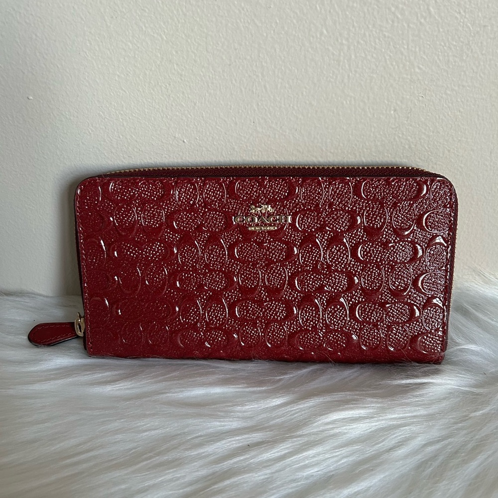 Coach Signature Debossed Cherry Patent‎ Leather Accordion Zip Wallet Excellent